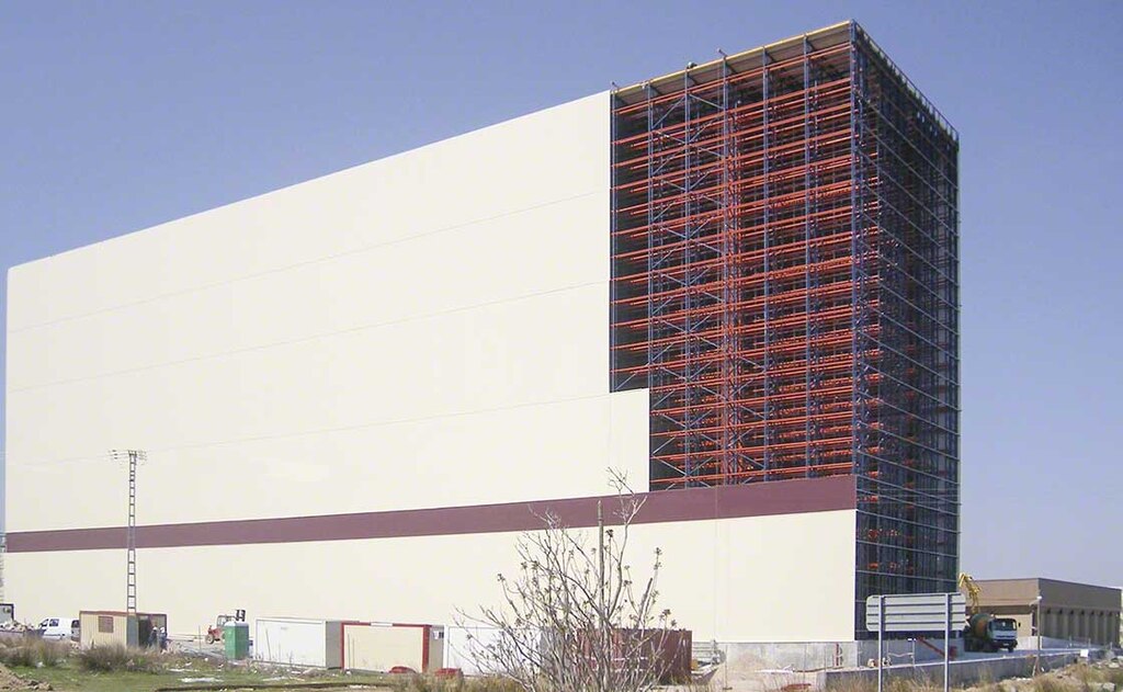 O armazém autoportante da Delaviuda tem 42 metros de altura