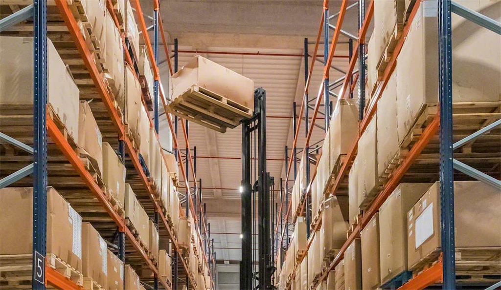 A aplicação dos smart pallets permitirá obter informações precisas sobre as condições de armazenamento em cada localização do armazém