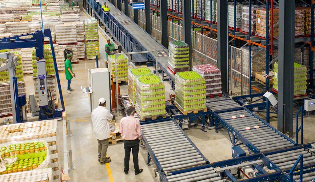 O treinamento em logística varia em função do perfil profissional (auxiliar de armazém, chefe de armazém, supply chain manager ou responsável pela segurança)