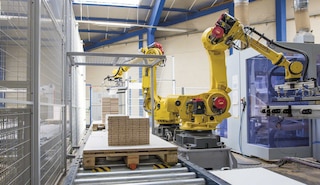 O braço robótico industrial ganha espaço no armazém