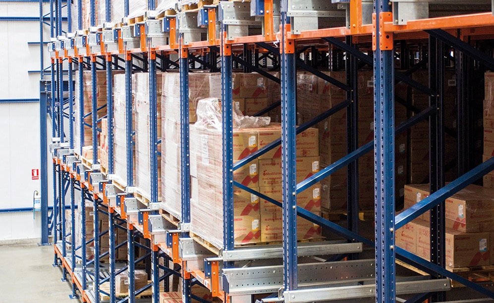 A Mecalux construiu um armazém autoportante com o sistema Pallet Shuttle semiautomático para a empresa farmacêutica peruana Medifarma