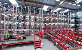 A Spartoo construiu uma grande instalação de picking com transportadores para manusear 10.000 pedidos por dia