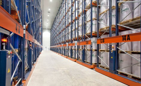Como colocar 11.000 paletes de dimensões especiais em 4.400 m2 graças às estantes móveis Movirack Como colocar 11.000 paletes de dimensões especiais em 4.400 m2 graças às estantes móveis Movirack