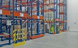 O sistema Movirack permite ter acesso direto a cada palete e facilita a compactação do espaço