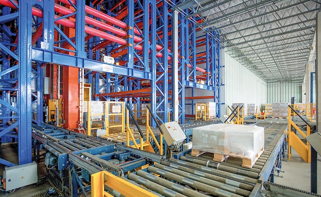 A Mecalux projetou e construiu um armazém automático autoportante da BASF