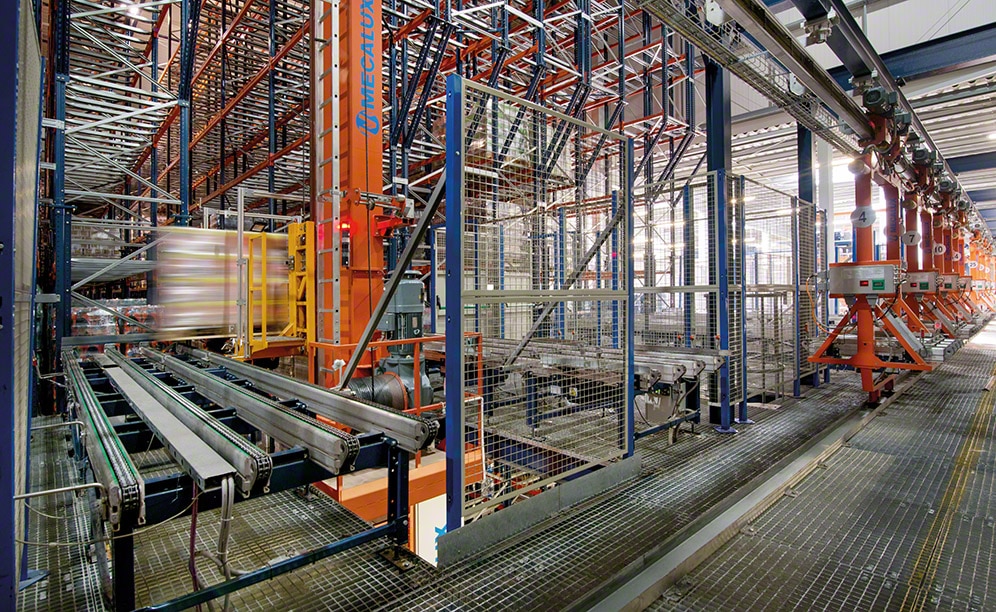 O armazém automático da Sokpol com capacidade de armazenagem para 28.400 paletes