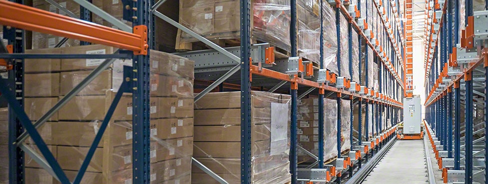 Armazém da Finieco de sacos de papel em Portugal com operações automáticas Armazém da Finieco de sacos de papel em Portugal com operações automáticas