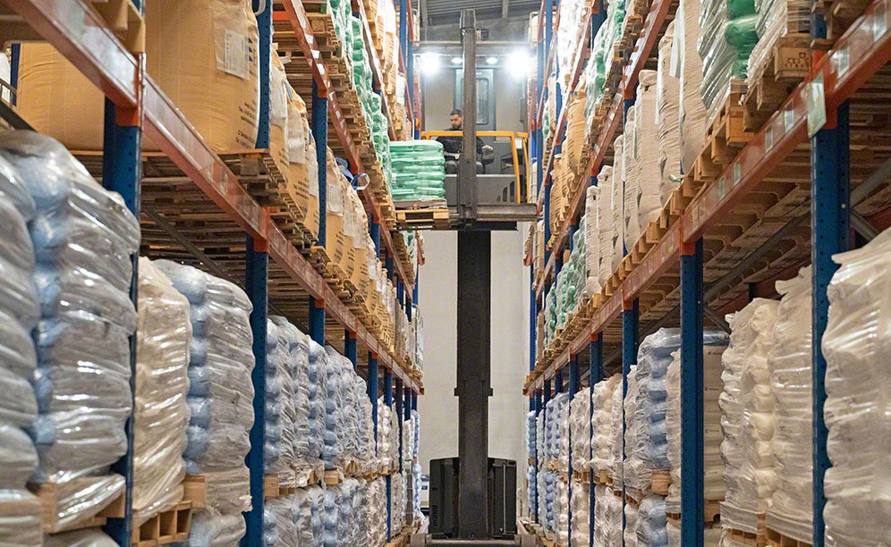 Armazém Global-TALKE em Tarragona com produtos químicos