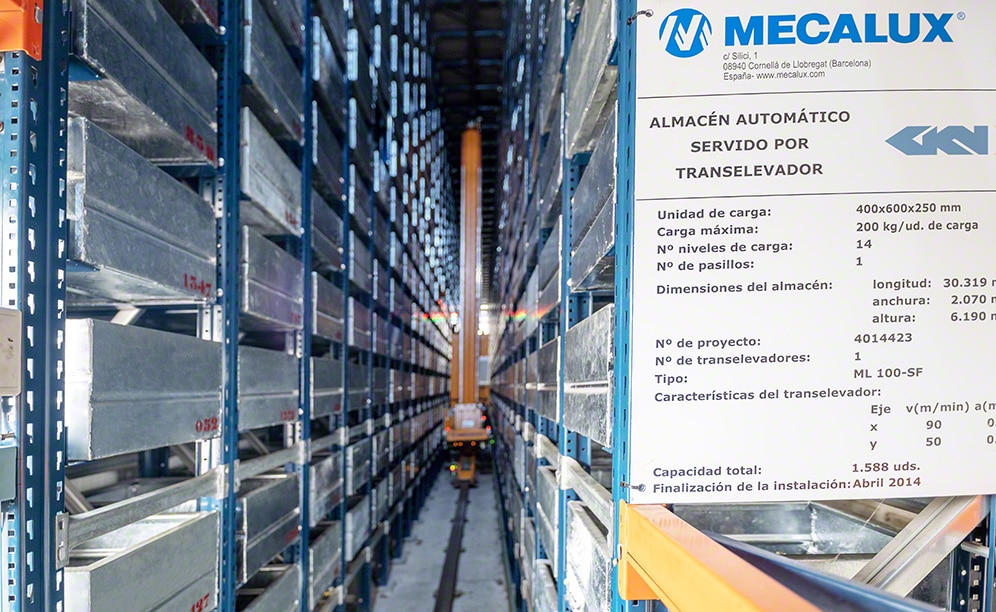 O armazém automático da GKN Driveline interligado à fábrica e expedição O armazém automático da GKN Driveline interligado à fábrica e expedição