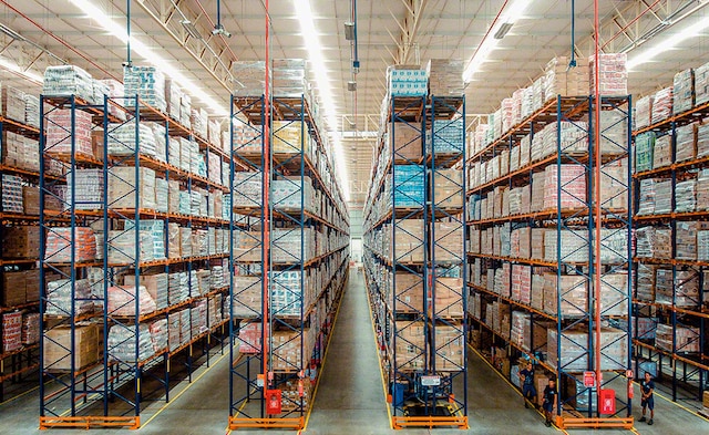 O Armazém Mateus equipou seu centro de distribuição com as estantes de paletização convencional da Mecalux