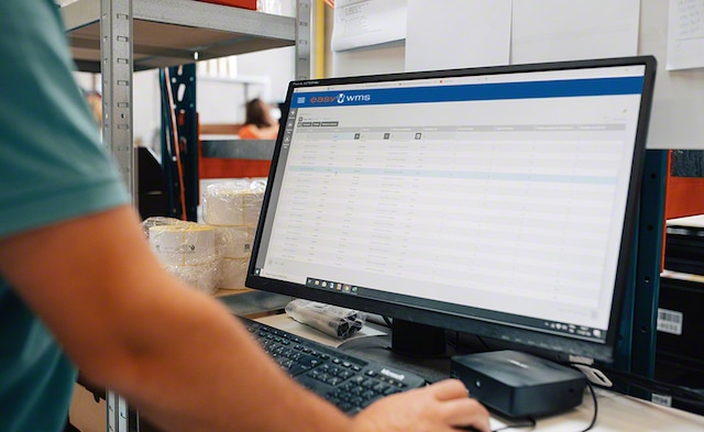 Easy WMS é um SGA que gerencia todas as operações da Rent a Book