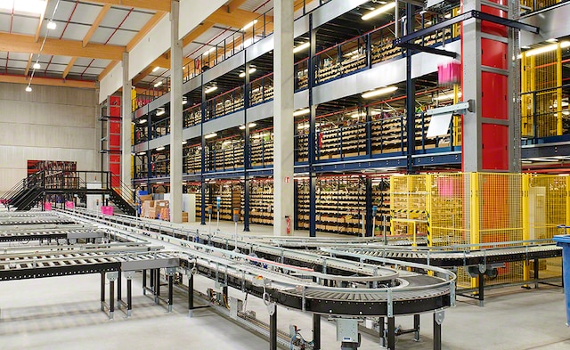 As estantes se ajustam por completo às necessidades da Deguisetoi.fr