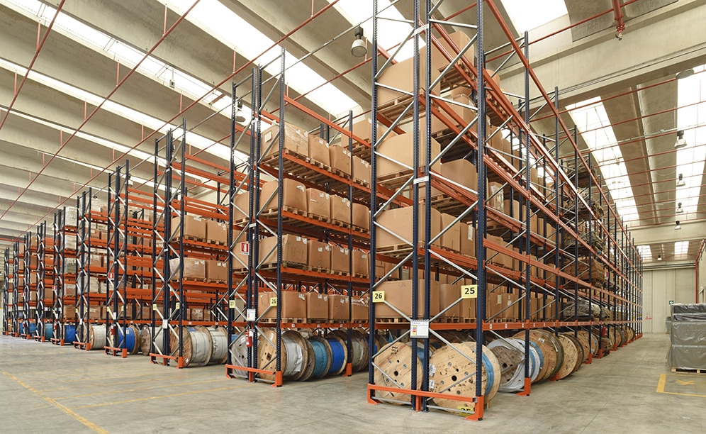 A Mecalux forneceu estantes convencionais que oferecem uma capacidade de armazenamento superior aos 20.200 paletes