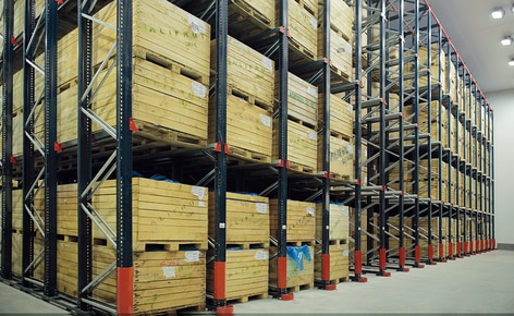 As estantes compactas da Mecalux demonstraram sua resistência diante dos terremotos na fábrica que o produtor de frutas e verduras congeladas Alifrut tem em Quilicura (Santiago do Chile) As estantes compactas da Mecalux demonstraram sua resistência diante dos terremotos na fábrica que o produtor de frutas e verduras congeladas Alifrut tem em Quilicura (Santiago do Chile)