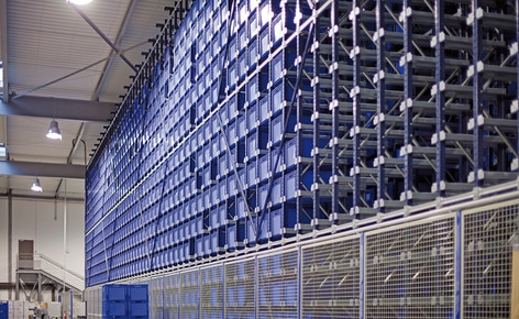 Múltiplas soluções para armazenagem e picking de caixas e paletes de artigos de serralheria Múltiplas soluções para armazenagem e picking de caixas e paletes de artigos de serralheria