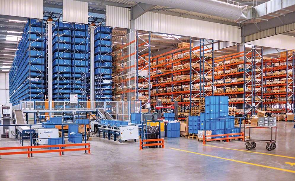 O novo centro de distribuição da Grégoire-Besson é formado por um armazém automático de caixas miniload, estantes de paletização convencional e estantes cantilever