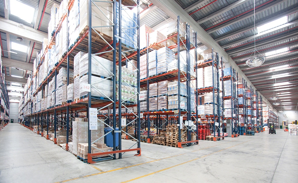 Carreras Grupo Logístico renovou seu armazém com estantes de paletização convencional com uma capacidade de armazenamento de 47.000 paletes