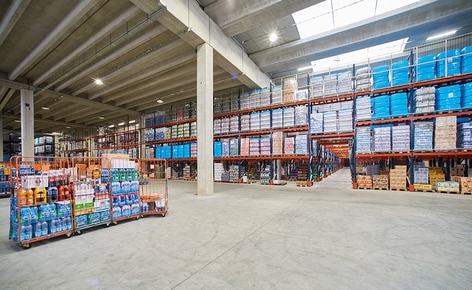 O distribuidor da rede italiana de supermercados Simply amplia seu centro de distribuição com estantes de paletização convencional