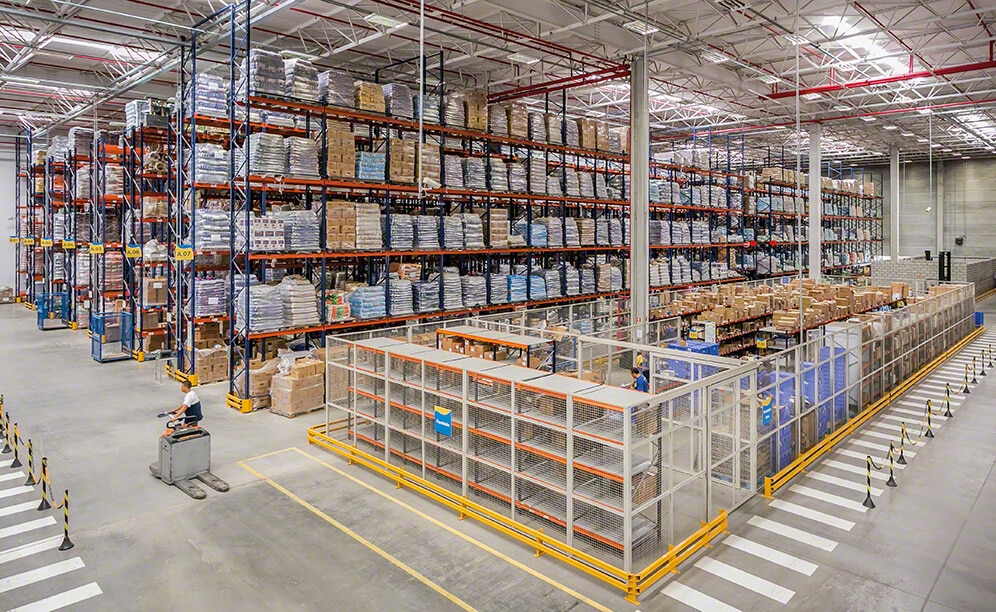 O armazém da Petz em São Paulo é capaz de armazenar mais de 5.700 paletes