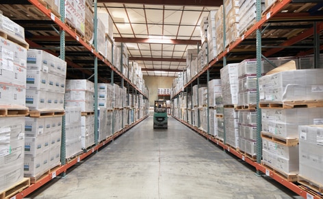 O operador logístico Desert Depot Instala estantes push-back para conseguir mais capacidade em menos superfície de armazém O operador logístico Desert Depot Instala estantes push-back para conseguir mais capacidade em menos superfície de armazém