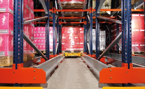 Reorganização do armazém de uma produtora vinícola para alcançar as melhores condições de armazenagem e conservação Reorganização do armazém de uma produtora vinícola para alcançar as melhores condições de armazenagem e conservação