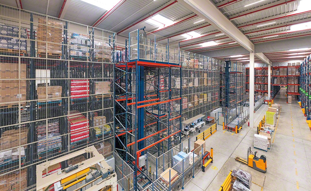 Pallet Shuttle automático com lançadeiras do operador logístico Luís Simões Pallet Shuttle automático com lançadeiras do operador logístico Luís Simões