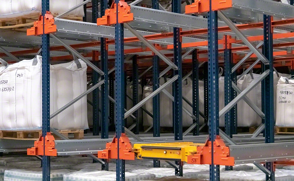 Pallet Shuttle semiautomático no armazém de Zuidnatie na Bélgica Pallet Shuttle semiautomático no armazém de Zuidnatie na Bélgica