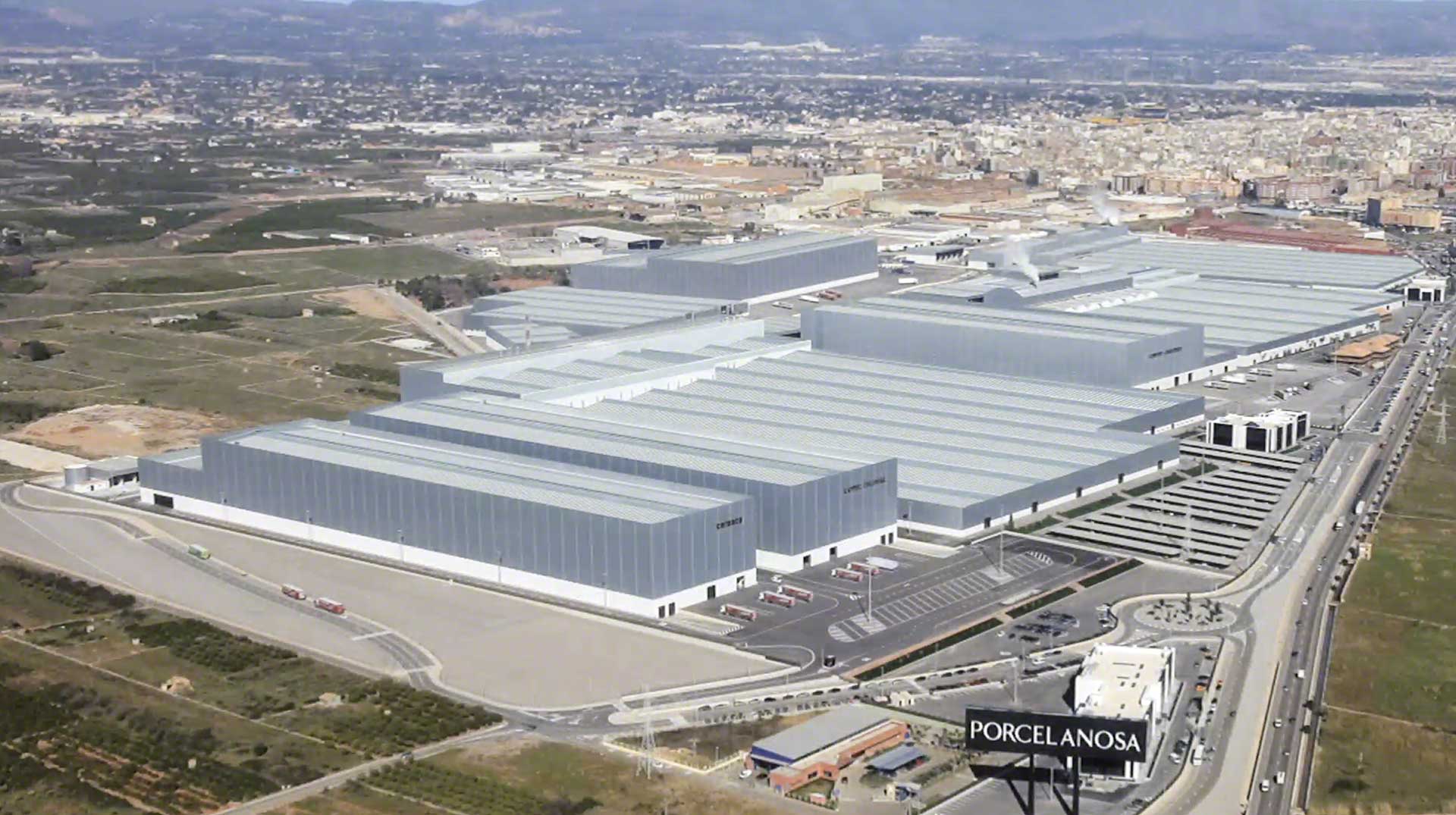 O centro logístico da Porcelanosa em Vila-real está em uma localização ideal para distribuir seus produtos rapidamente em toda a Espanha O centro logístico da Porcelanosa em Vila-real está em uma localização ideal para distribuir seus produtos rapidamente em toda a Espanha