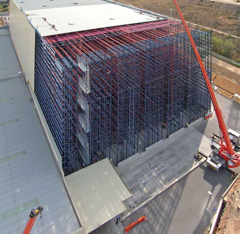  Armazém autoportante de fabricação e distribuição de tecnologia em saúde.