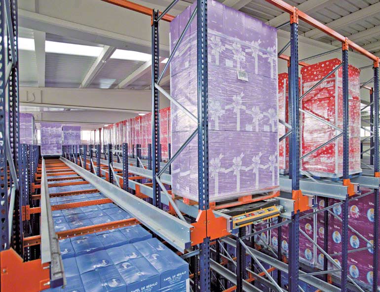 Sistema Pallet Shuttle instalado em uma empresa do setor de papel decorado para embrulho.