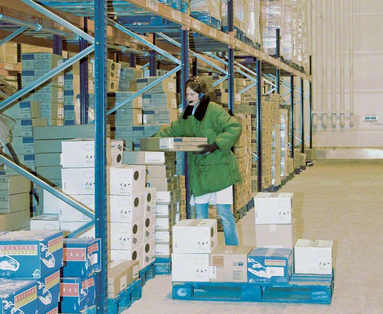 Armazém para picking sobre paletes ao nível do chão