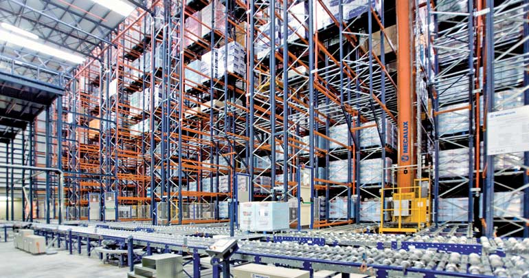 Armazém para empresa de distribuição de produtos cosméticos