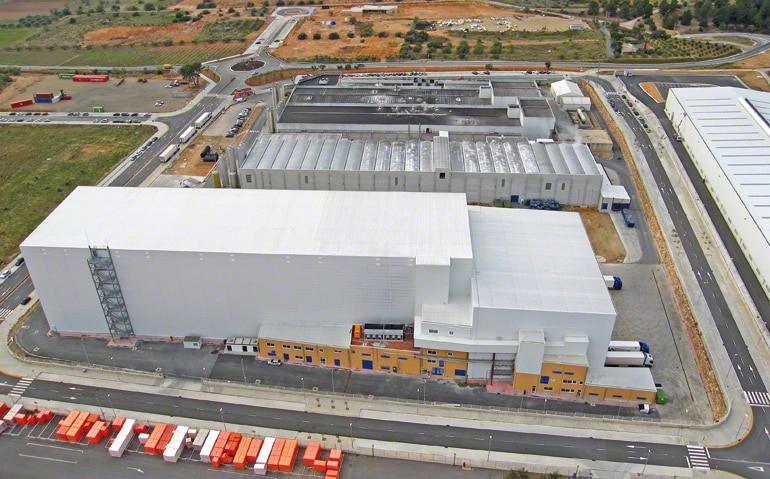 Armazém central dedicado à produção e distribuição de massas congeladas para o setor da alimentação.
