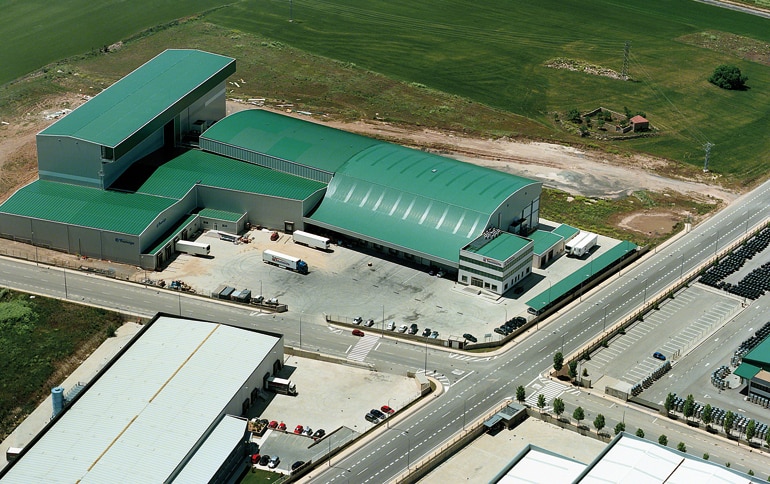 Armazém dedicado à logística de produtos alimentícios refrigerados e congelados. 