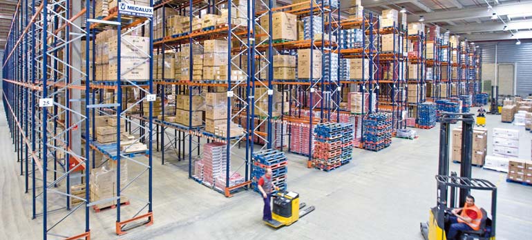 Armazém para uma empresa dedicada à eletrônica de consumo