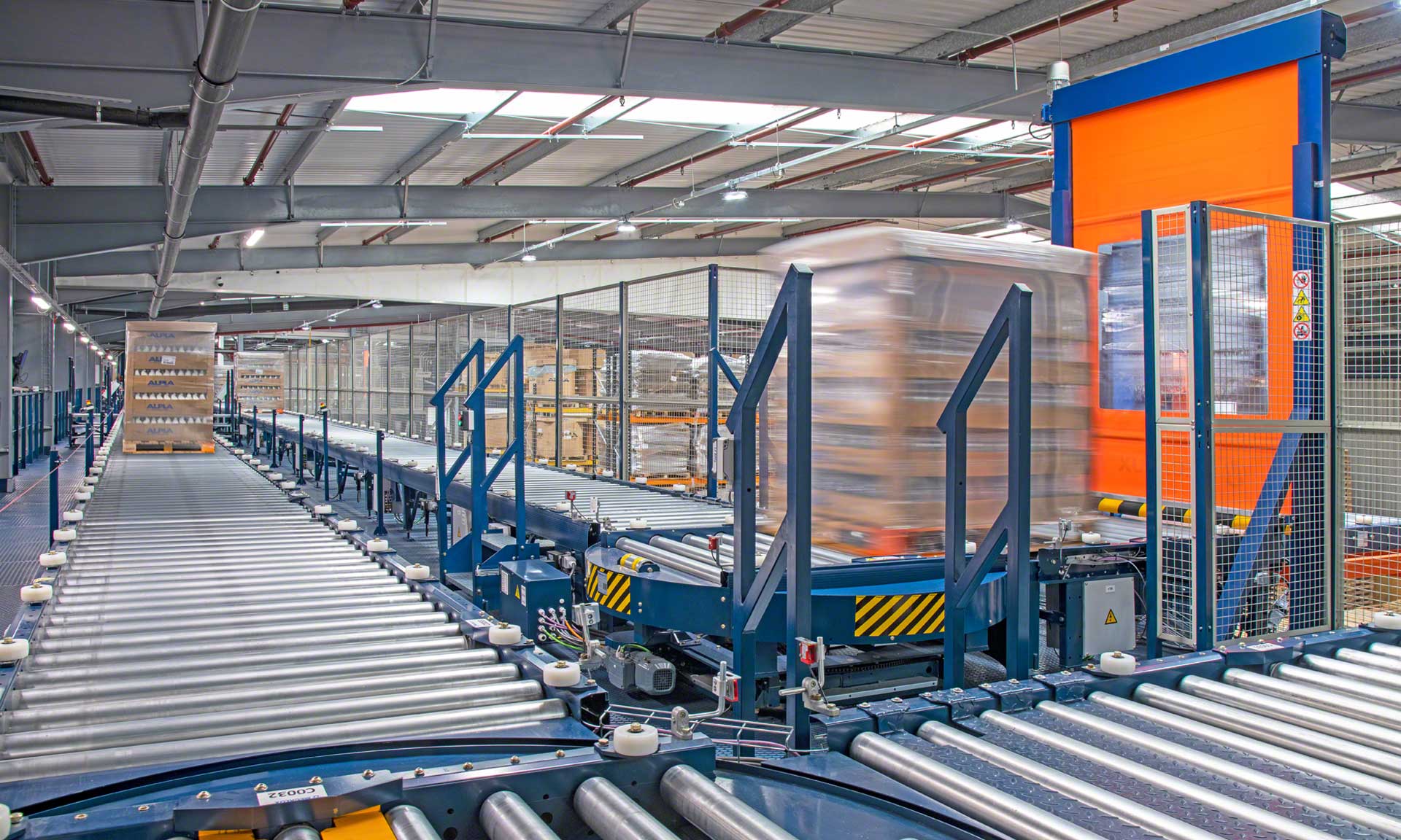 ALPLA instala um sistema de transporte automático na fábrica de Golborne (Reino Unido)