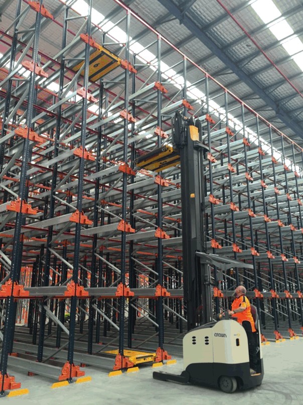 Sistema Pallet Shuttle e estantes Cantilever da Mecalux no armazém da Reece na Austrália