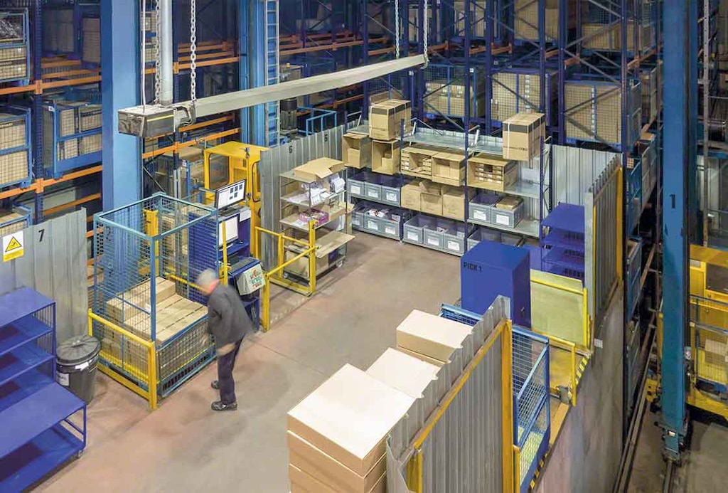 Na logística lean a área de picking e de preparação de pedidos deve estar limpa e organizada para agilizar o trabalho Na logística lean a área de picking e de preparação de pedidos deve estar limpa e organizada para agilizar o trabalho