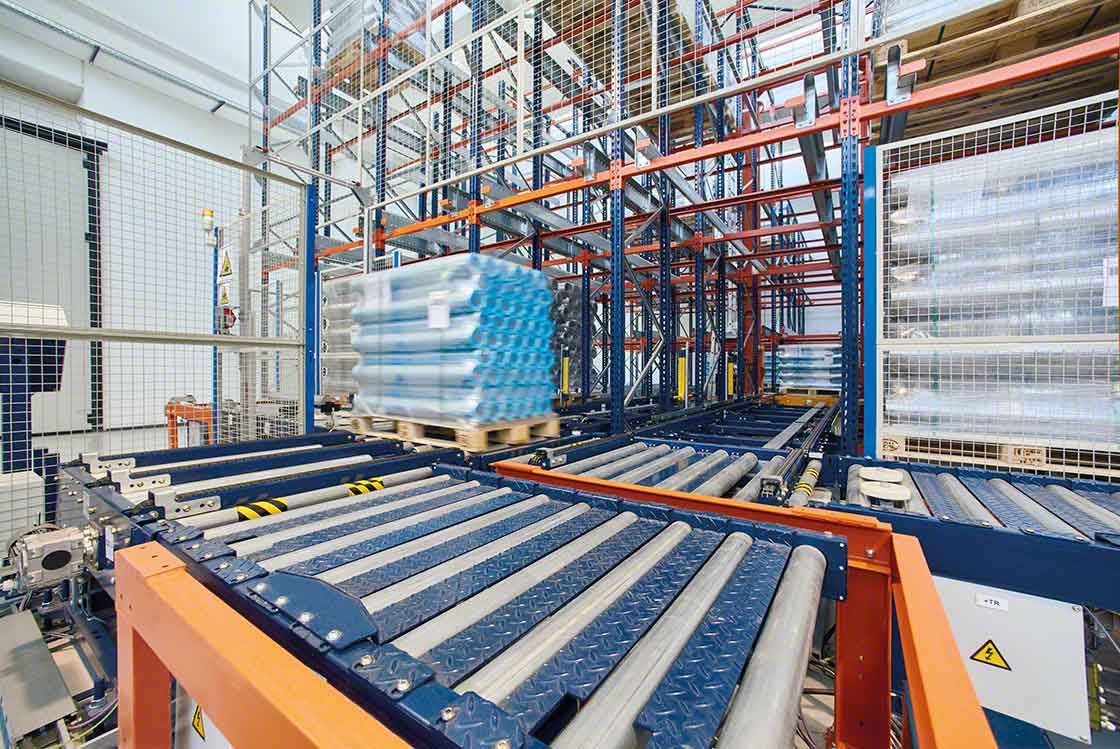 A automatização do movimento de cargas reduz os ‘lead times’ do armazém, melhorando a rotatividade dos produtos e a segurança do estoque mínimo