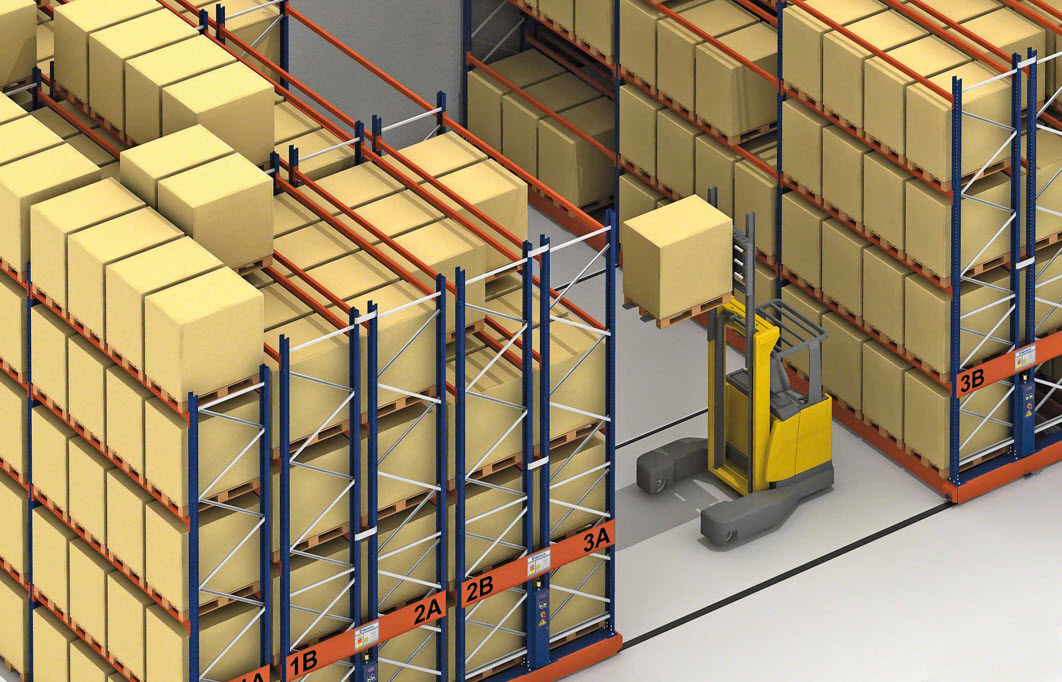 Armazém na Itália para os produtos dietéticos e alimentícios da Vibar Nord