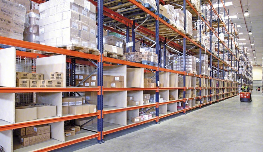 Em um armazém alfandegado os produtos podem permanecer armazenados de forma indefinida