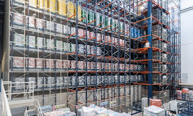 Alinatur Petfood robotiza seu armazém de ração com o Pallet Shuttle automático Alinatur Petfood robotiza seu armazém de ração com o Pallet Shuttle automático