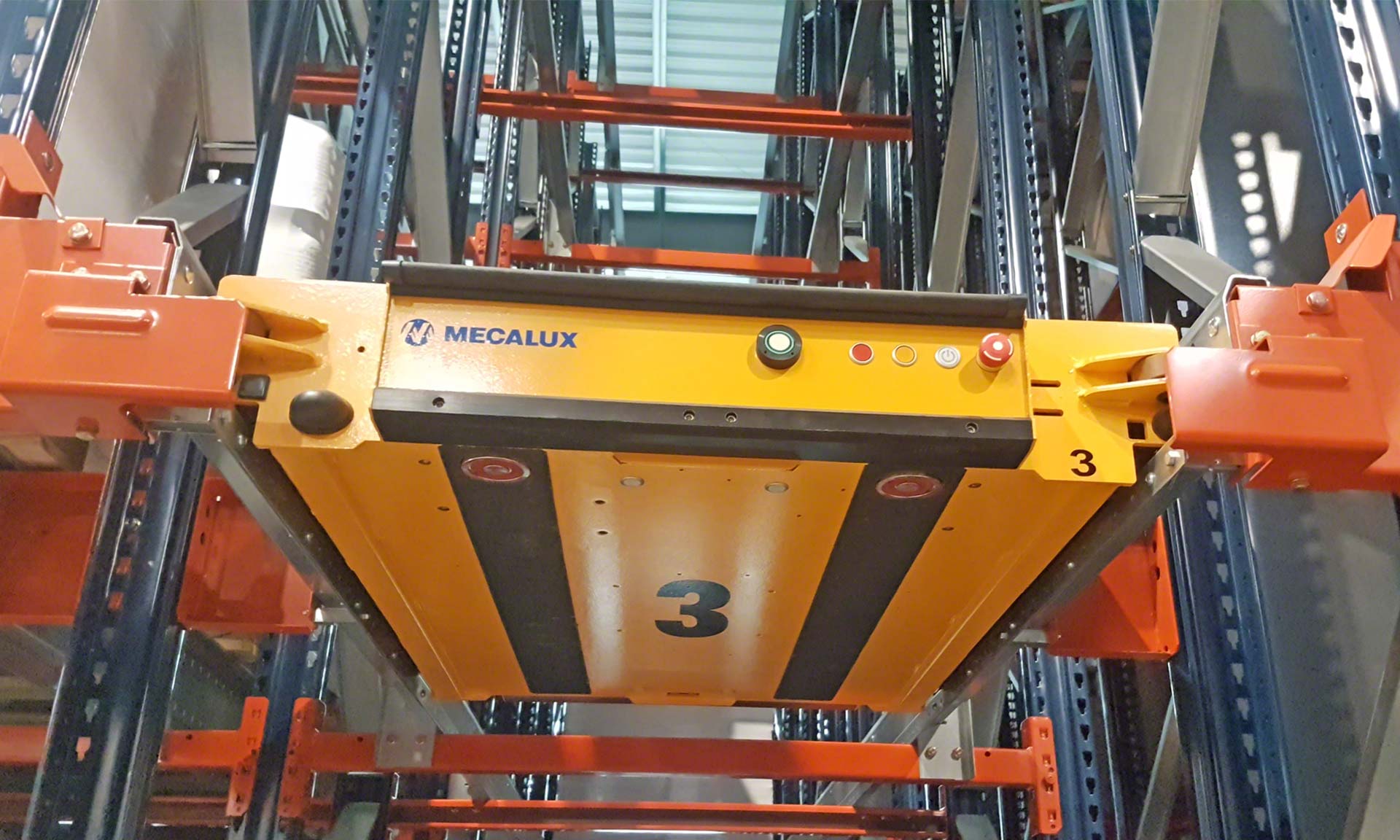 Semiautomação que atualiza a cadeia de suprimentos