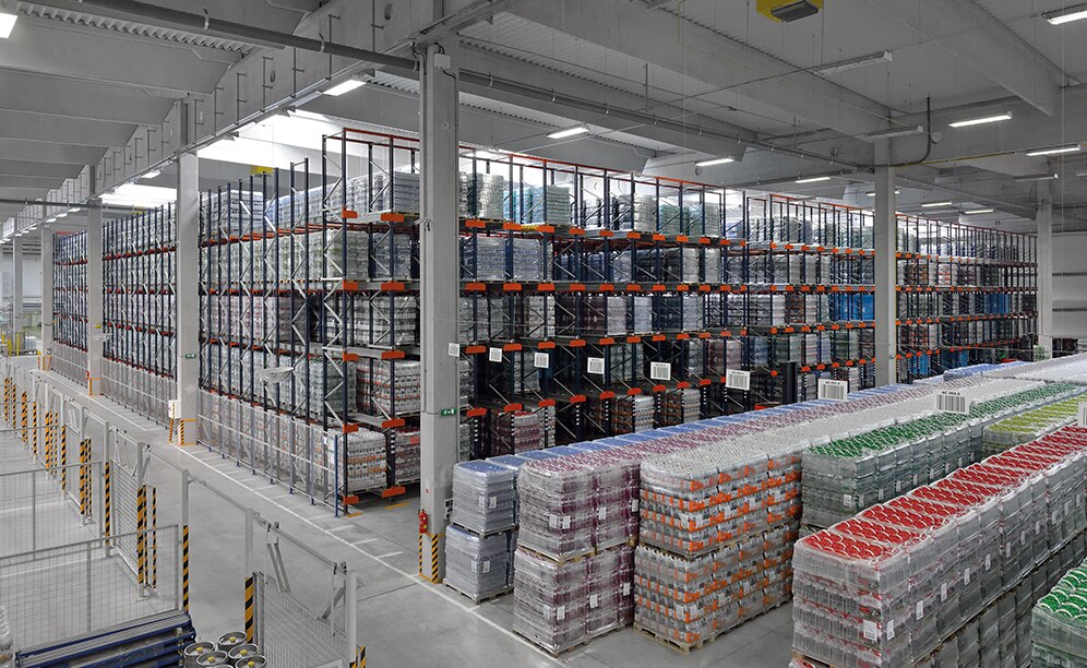 Um operador logístico de bebidas multiplica sua capacidade com o sistema Pallet Shuttle Um operador logístico de bebidas multiplica sua capacidade com o sistema Pallet Shuttle