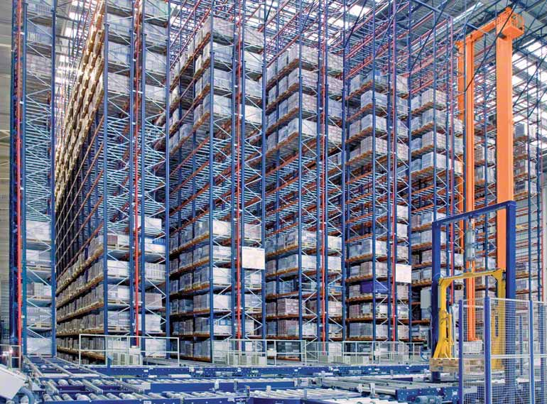 Estantes de simples profundidade em uma companhia do setor cerâmico para a construção.