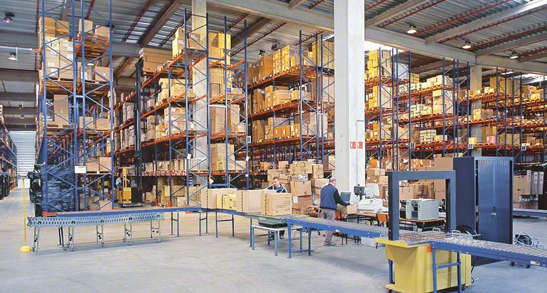 Consolidação de pedidos em zona de expedições