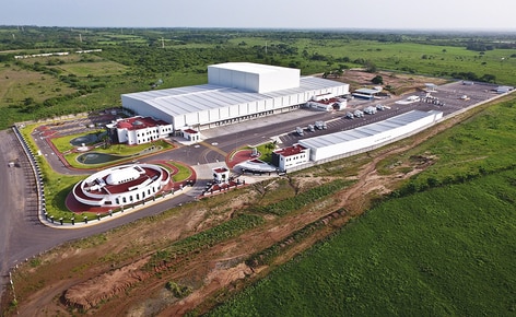 Sobre uma superfície total de 4.610 m2, a Mecalux construiu um armazém automático autoportante de aproximadamente 30 m de altura e uma capacidade para mais de 28.000 paletes