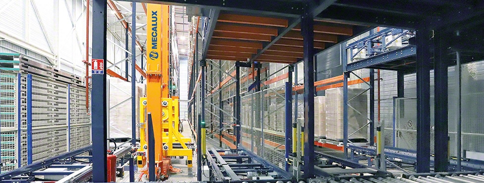 O armazém automático da Steris destinado à esterilização de produtos O armazém automático da Steris destinado à esterilização de produtos