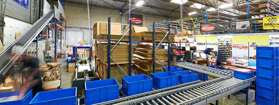 C.D.A.L.: Transporte automático entre o armazém e a expedição C.D.A.L.: Transporte automático entre o armazém e a expedição