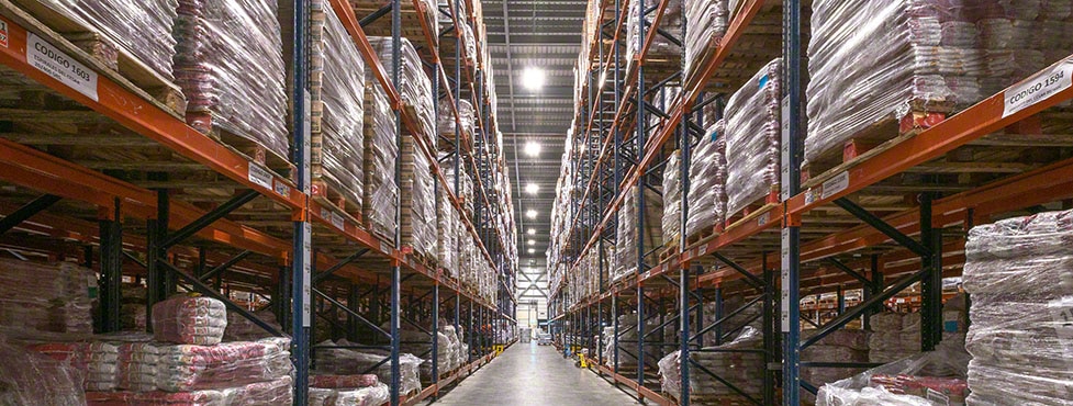 Produtos de limpeza e alimentação no novo armazém da César Iglesias Produtos de limpeza e alimentação no novo armazém da César Iglesias